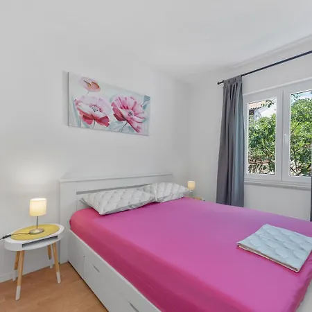 Uga2 Apartamento *