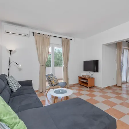 Uga2 Apartament Mandre