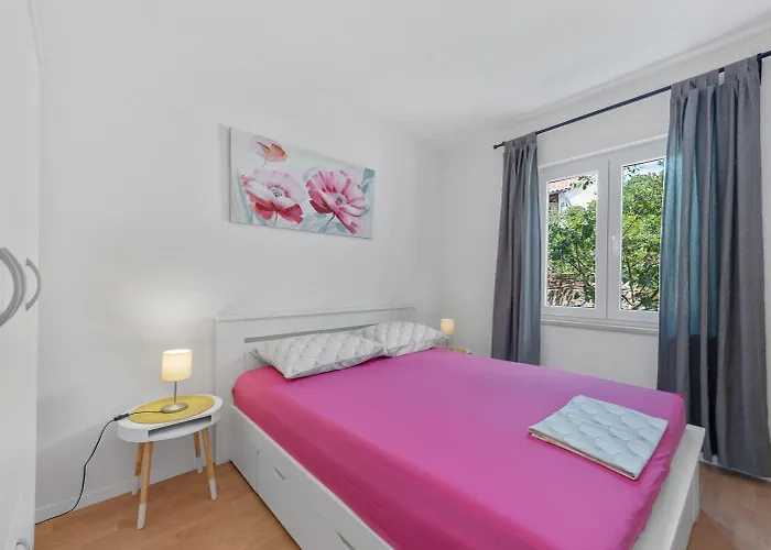 Uga2 Apartament *