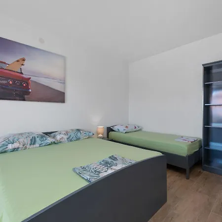 Uga2 Apartman *